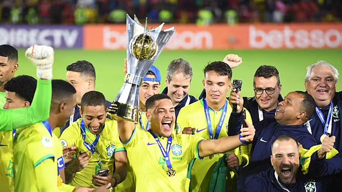 Roque mới vô địch giải trẻ Nam Mỹ cùng ĐT U20 Brazil