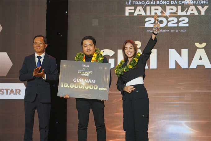 Nhóm cổ động viên Vietnam Golden Star (VGS) nhận giải năm Fair Play.