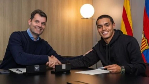 Con trai Ronaldinho chính thức ký hợp đồng với Barca
