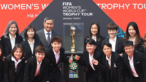 ĐT nữ Việt Nam thêm động lực ở World Cup 2023 khi tận mắt thấy Cúp vàng thế giới