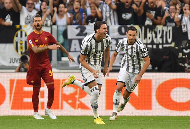 Đang có phong độ cao, Juve (áo sáng) tự tin sẽ được ăn mừng bàn thắng trên sân của Roma