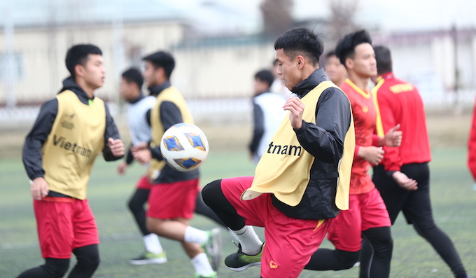Cầu thủ U20 Việt Nam tập luyện chiều 6/3. Ảnh: Phan Hồng