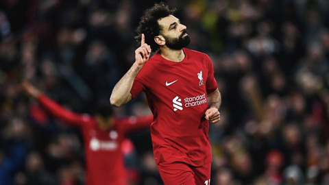 Salah biến Lisandro Martinez thành 'đứa trẻ', đi vào lịch sử Liverpool