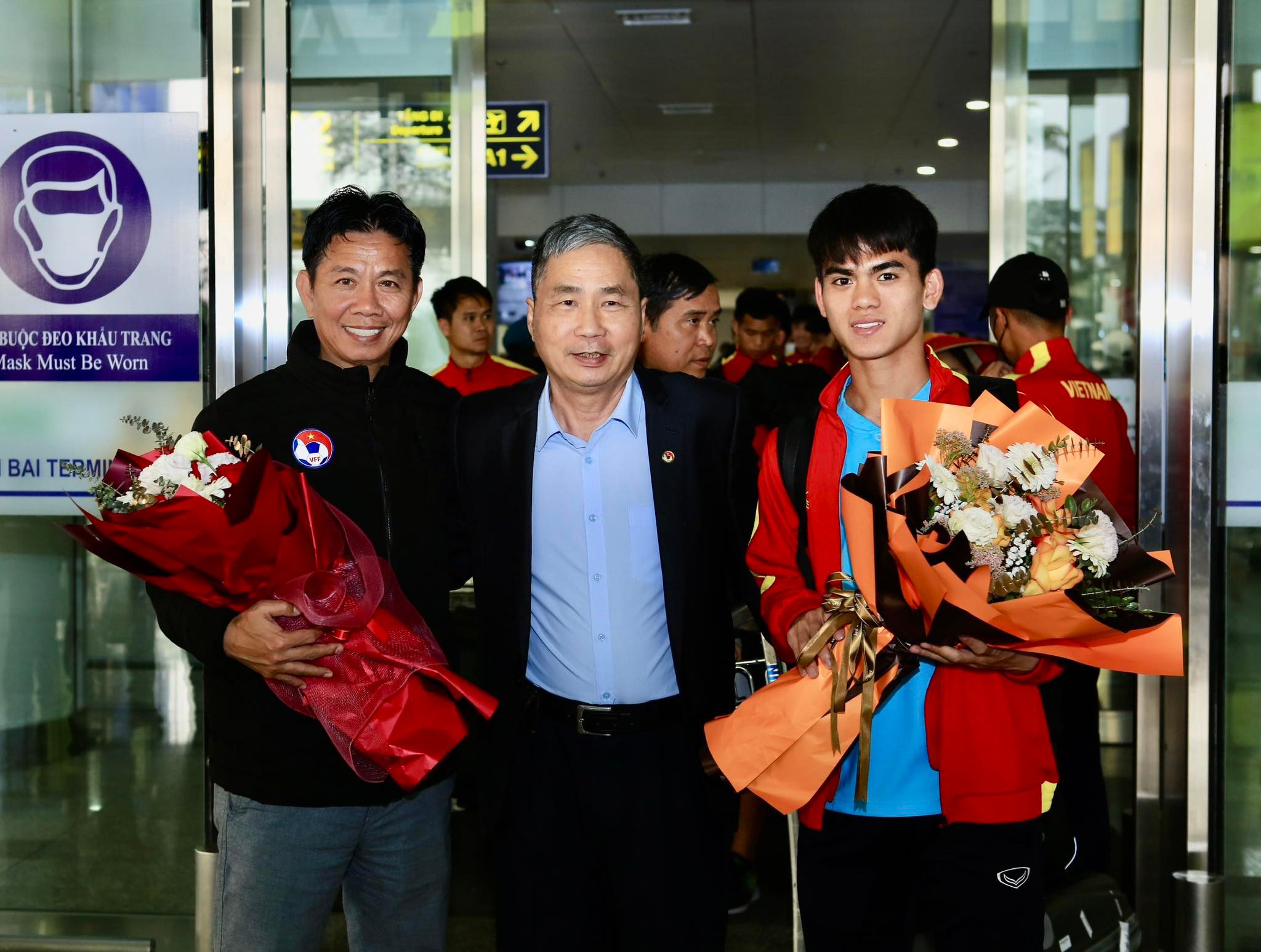 Khuất Văn Khang cùng U20 Việt Nam trở về nước sau hành trình ấn tượng ở giải U20 châu Á - Ảnh: Đức Cường 
