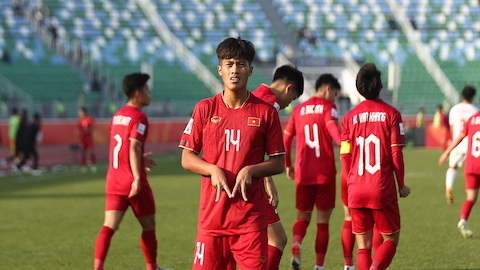 Pha lập công của Quốc Việt lọt vào Top 8 bàn thắng đẹp nhất ở vòng bảng