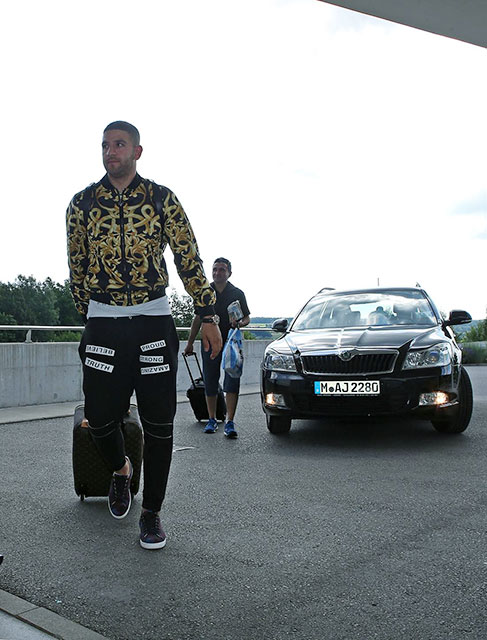 Taarabt hài lòng lái chiếc “xe cỏ” trong thời gian khoác áo Benfica