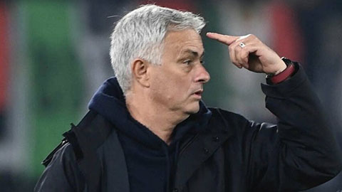 Mourinho bị cấm chỉ đạo 2 trận, vắng mặt derby Rome