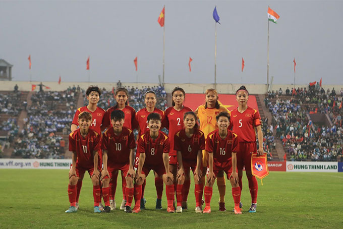  Sau 2 trận đấu gặp ĐT U20 nữ Indonesia và U20 nữ Singapore, U20 nữ Việt Nam tạm đứng đầu bảng với cùng 6 điểm, do hơn ĐT U20 nữ Ấn Độ về hiệu số bàn thắng bại (+14 so với +13). Do vậy, cuộc đối đầu giữa 2 đội sẽ quyết định tấm vé đi tiếp tại bảng F. 