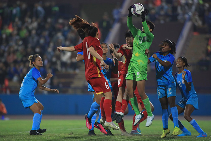 U20 nữ Ấn Độ đã đẩy cao đội hình chơi tấn công ngay từ đầu