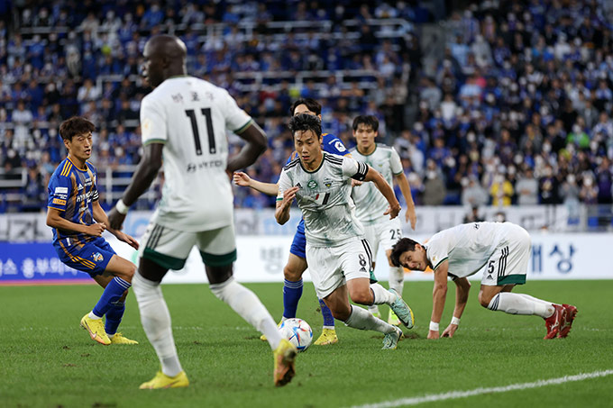 Giải Hàn Quốc với cách thức tổ chức đặc biệt khiến mỗi đội thi đấu tới 38 trận trong năm 