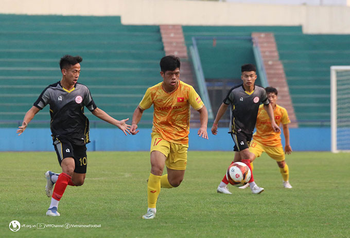 Đức Việt, đồng đội của Quốc Việt được ra sân thi đấu trong trận U23 Việt Nam thắng Phú Thọ - Ảnh: VFF