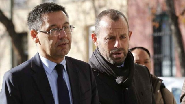 Cả hai cựu chủ tịch Barca là Bartomeu (trái) và Rosell (phải) cùng bị buộc tội