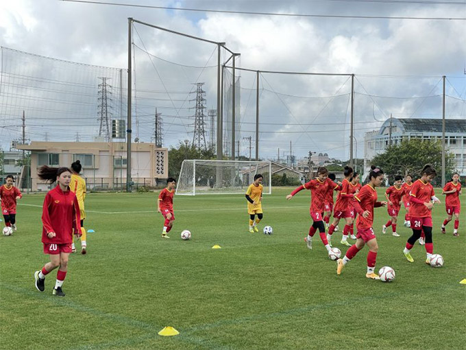 U17 nữ Việt Nam bước vào tập luyện