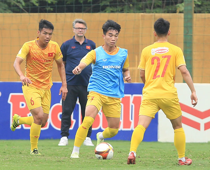 Huỳnh Công Đến (áo xanh) trở lại đội hình U23 Việt Nam dù bị loại trước đó 