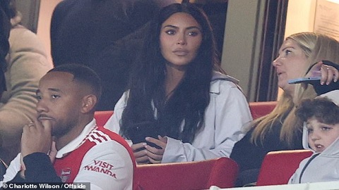 CĐV Arsenal phát hoảng vì sự có mặt của Kim Kardashian 
