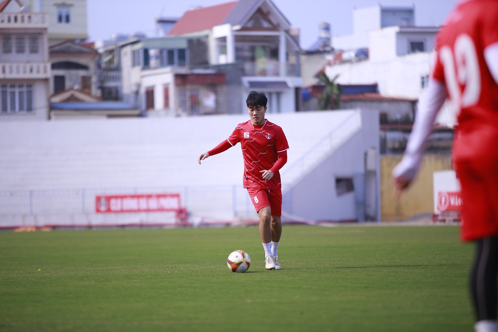 Xuân Trường có bàn thắng đầu tiên trong màu áo của Hải Phòng ở trận giao hữu gặp Hà Tĩnh chiều ngày 22/3 - Ảnh: HPFC