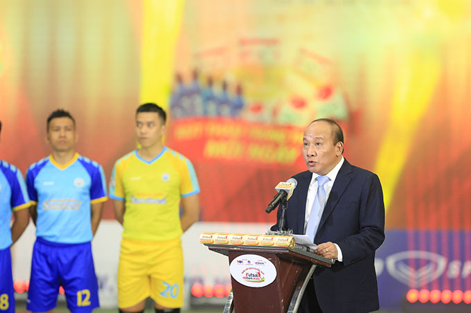 Ông Trần Minh Hùng - Phó Tổng Giám đốc Đài Tiếng nói Việt Nam, Phó Chủ tịch Ủy ban Olympic Việt Nam, Đồng Trưởng ban Chỉ đạo Futsal Quốc gia 2023 phát biểu tại lễ khai mạc