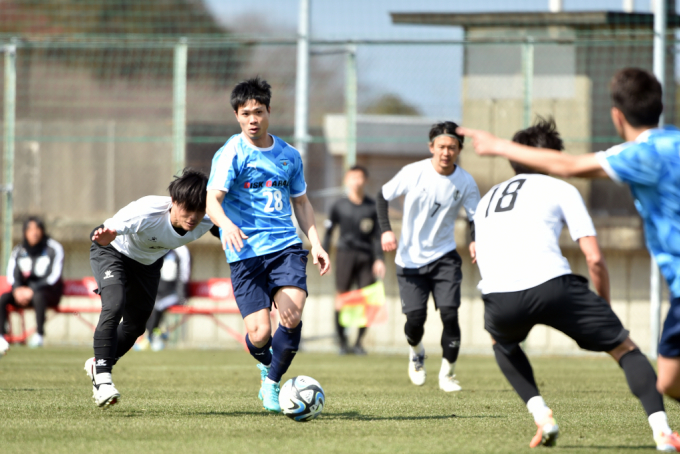 Công Phượng được trao cơ hội ra sân 90 phút trong trận đấu tập của Yokohama FC 