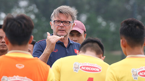 HLV Troussier muốn U23 Việt Nam kiểm soát bóng ngang ngửa Nhật Bản, Hàn Quốc