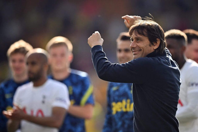 Conte ăn mừng việc Tottenham giành vé dự Champions League vào cuối mùa giải trước