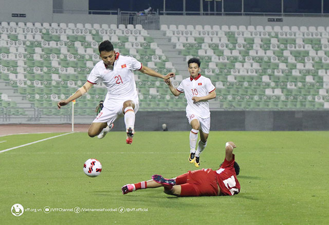 Dù thua đậm UAE nhưng U23 Việt Nam vẫn quyết tâm triển khai lối chơi kiểm soát bóng