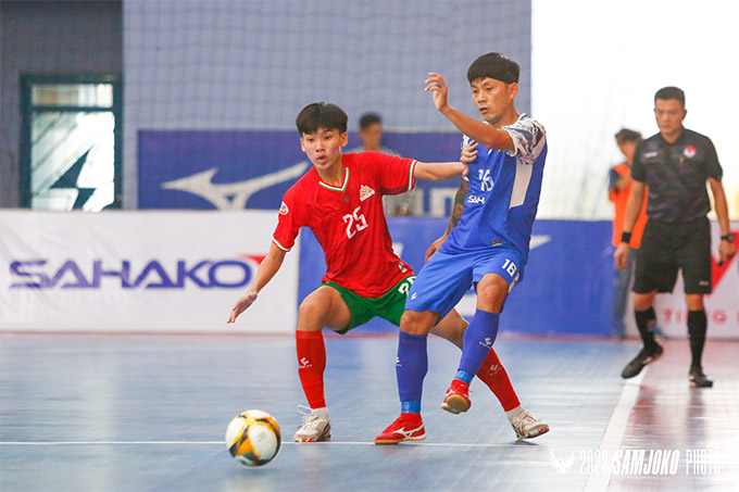 Lâm Tấn Phát (phải) là đồng Vua phá lưới giải futsal VĐQG 2022