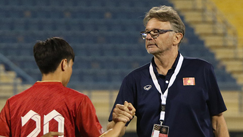 HLV Troussier tiếc khi U23 Việt Nam thua ở loạt luân lưu