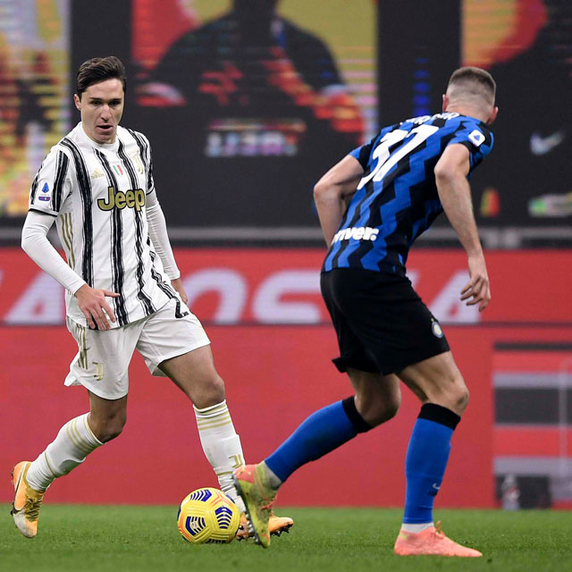 Chiesa (trái) ở trận gần nhất Juve gặp Inter trước khi rời sân vì chấn thương