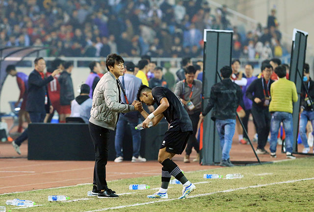 HLV Shin Tae Yong sốc khi Indonesia bị tước quyền đăng cai VCK U20 World Cup 2023 - Ảnh: ĐỨC CƯỜNG