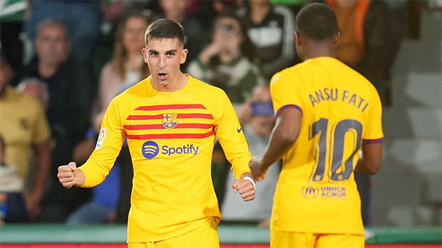 Tiền đạo Ferran Torres (trái) và tài năng trẻ Ansu Fati tỏa sáng trong trận thắng mới nhất của Barca