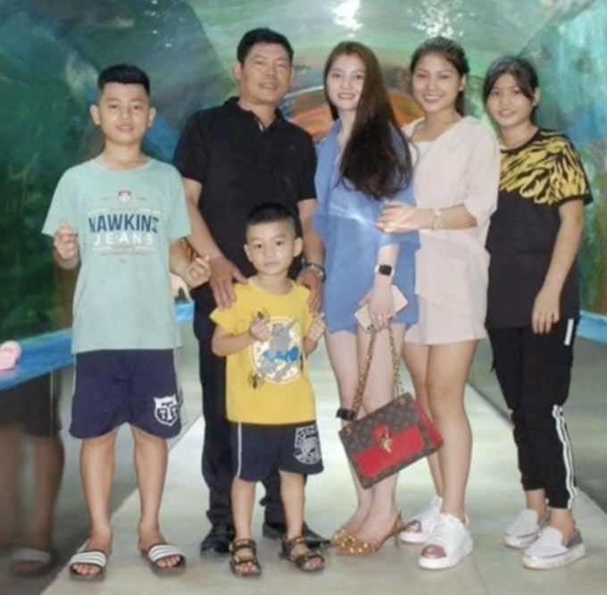 Bức ảnh của Chu Thanh Huyền cùng gia đình bị suy diễn thành ảnh cô chụp cùng "bố đường