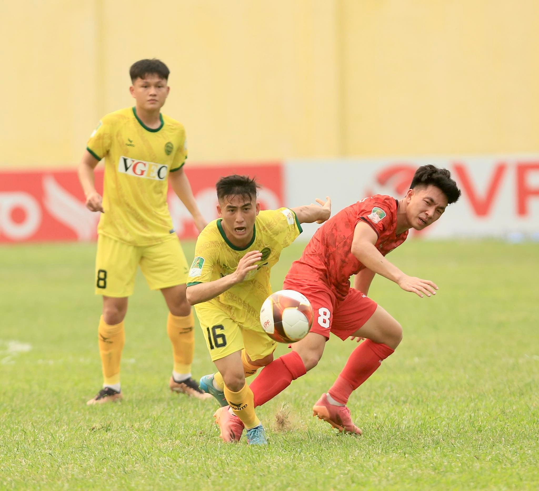 Hòa Bình FC nhận thất bại đáng tiếc trên sân nhà trước PVF CAND ở khai màn giải hạng Nhất QG 2023 - Ảnh: Đức cường 