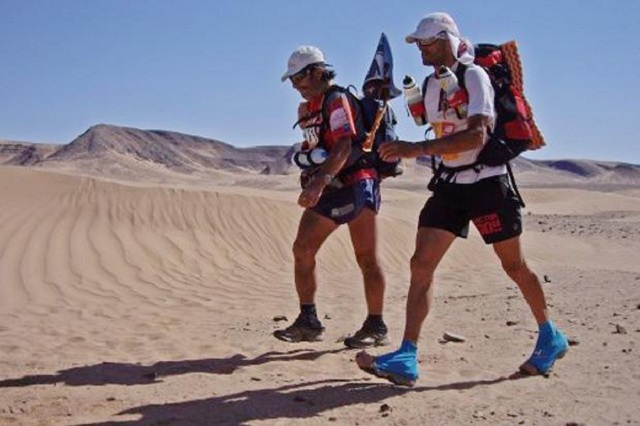 Luis Enrique (phải) tại cuộc đua Marathon des Sables năm 2008