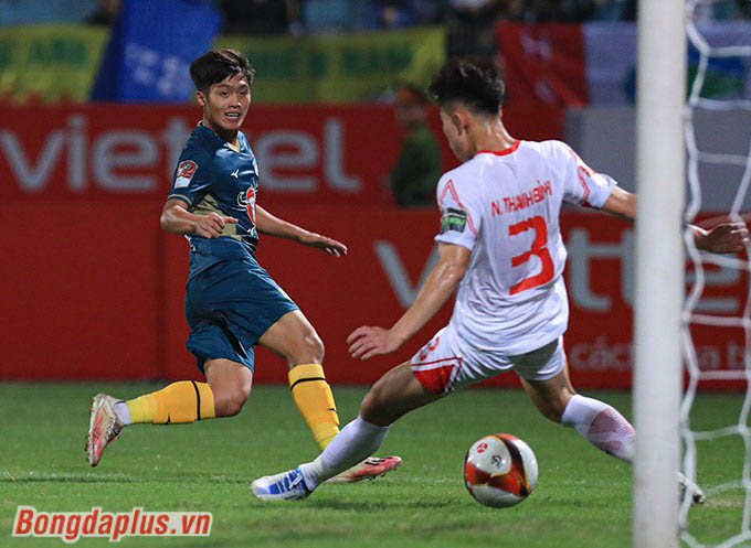 Quốc Việt có bàn thắng đầu tiên tại sân chơi V.League