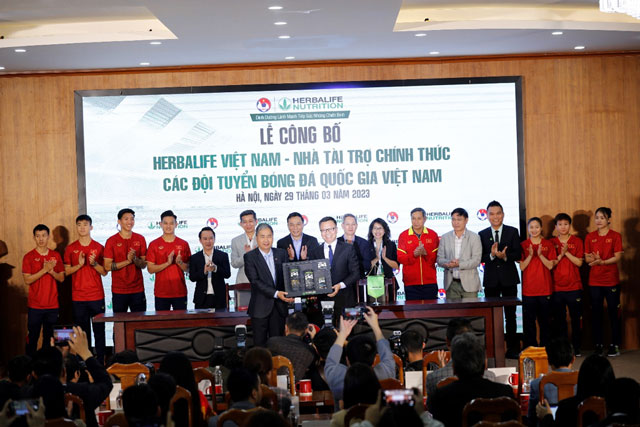Ông Vũ Văn Thắng - Tổng giám đốc Herbalife Việt Nam và Campuchia - cho biết sự hợp tác với LĐBĐVN nằm trong kế hoạch hỗ trợ các Đội tuyển bóng đá quốc gia đạt được các mục tiêu dài hạn