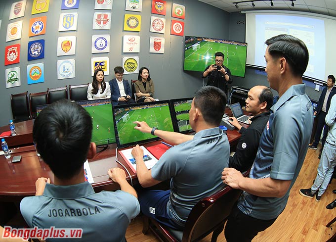 Trận đấu giữa Nam Định và Khánh Hòa bớt tranh cãi nếu VAR hiện diện - Ảnh: Đức Cường