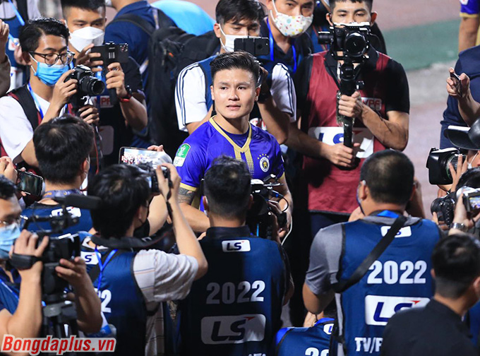 Quang Hải chia tay Hà Nội FC cách đây 1 năm - Ảnh: Đức Cường