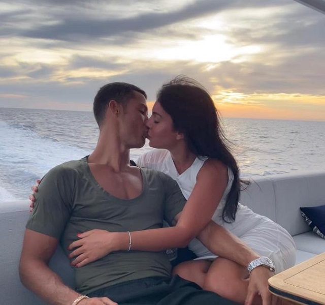 Ronaldo và bạn gái đã có những chuyến đi thú vị trên du thuyền