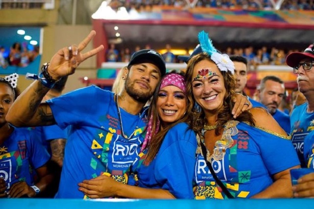 Neymar và Anitta (giữa) tại lễ hội Carnival 2019