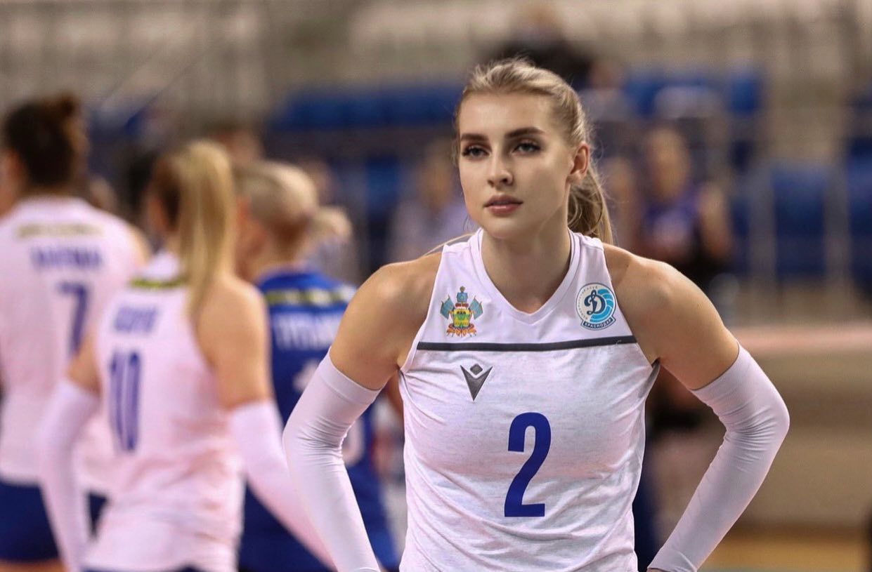 Hiện đang thi đấu cho CLB Dinamo Moscow, Pipunyrova được khán giả Nga tán dương là một chân dài bóng chuyền 10X "đẹp nhất thế giới".