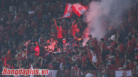 Hà Nội FC vượt mốc nửa tỷ đồng tiền phạt vì pháo sáng ở V.League 