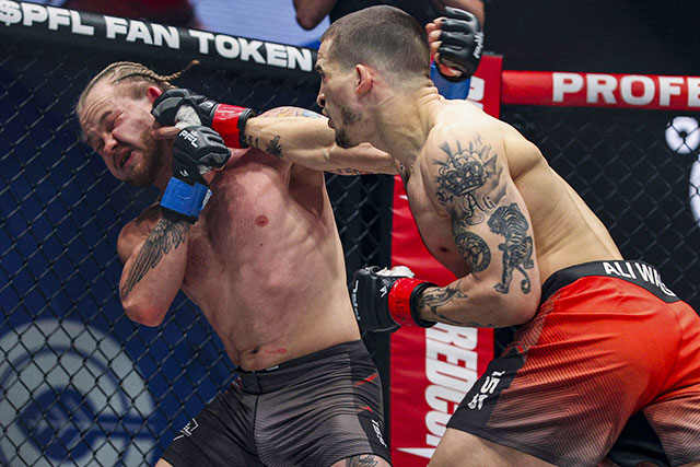 Biaggio Ali Walsh (phải) vừa hạ knock-out Isaiah Figueroa trong chưa đầy 2 phút