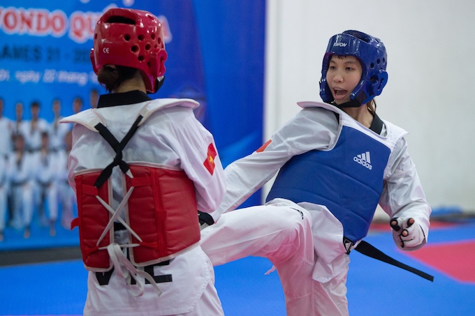Kim Tuyền (giáp xanh) là hy vọng vàng của taekwondo Việt Nam