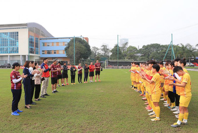 Ông Đặng Hà Việt – Tổng cục trưởng Tổng cục TDTT gặp gỡ đội tuyển nữ Việt Nam