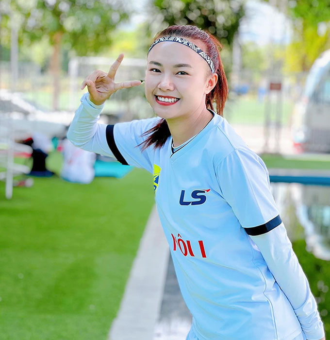 Thảo Anh sinh năm 1995. Cô đã tốt nghiệp trường Đại học Thể dục Thể thao Từ Sơn - Bắc Ninh. Cầu thủ thuộc biên chế CLB Hà Nội nổi bật với vẻ ngoài ưa nhìn cùng vóc dáng vạn người mê. Đây chính là điểm giúp Thảo Anh thu hút ánh nhìn của mọi người xung quanh 