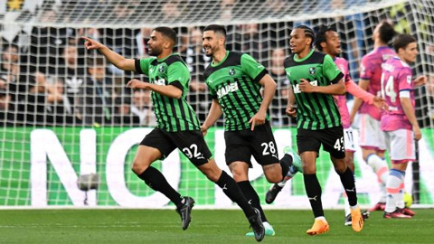 Vòng 30 Serie A: Juventus thua sốc, Roma thắng trong trận cầu kỳ lạ
