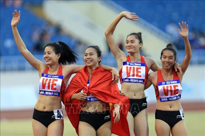 Đội tiếp sức 4x400m nữ có 2 tuyển thủ dính doping. Ảnh: Minh Tuấn