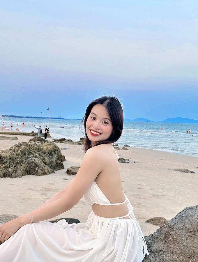 Trên mạng xã hội, cô nàng quê Hưng Yên có hơn 23.000 lượt theo dõi, được mệnh danh là "hot girl thể thao" bởi ngoại hình xinh đẹp, luôn xuất hiện với nụ cười tỏa nắng