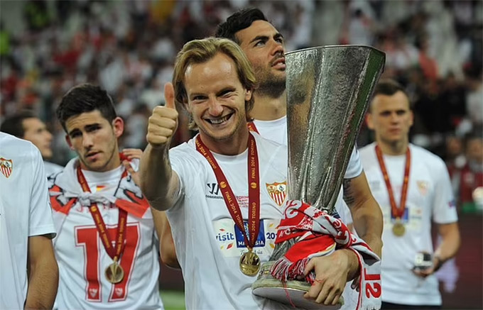 Rakitic từng đăng quang ngôi vô địch Europa League mùa 2013/14 cùng Sevilla