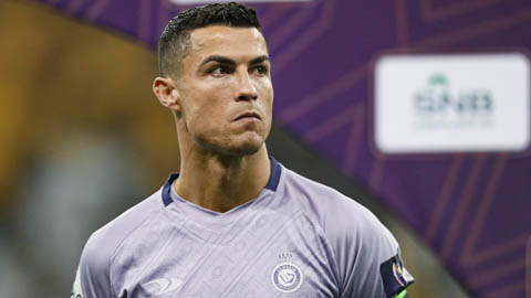 Ronaldo may mắn thoát án phạt sau hành vi phản cảm
